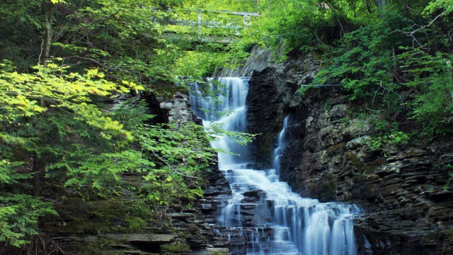 Hiking Buttermilk Falls!!