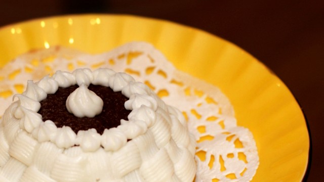 Basket Weave on Chocolate Cakes